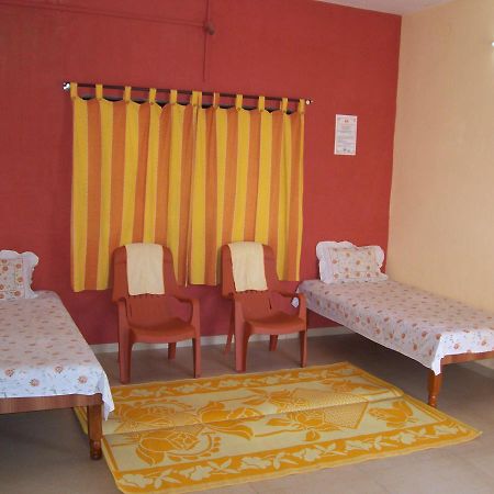 Mtdc Approved Mohiniraj Guest House Nashik Exteriör bild