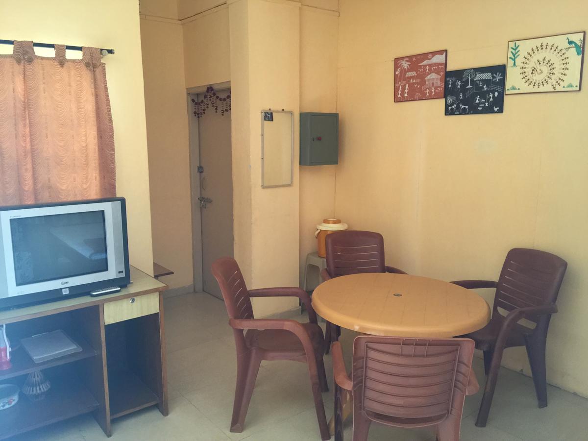 Mtdc Approved Mohiniraj Guest House Nashik Exteriör bild