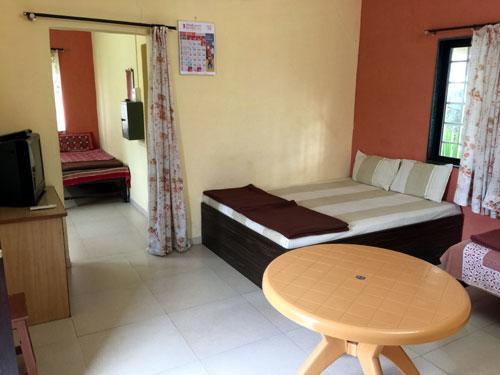 Mtdc Approved Mohiniraj Guest House Nashik Exteriör bild